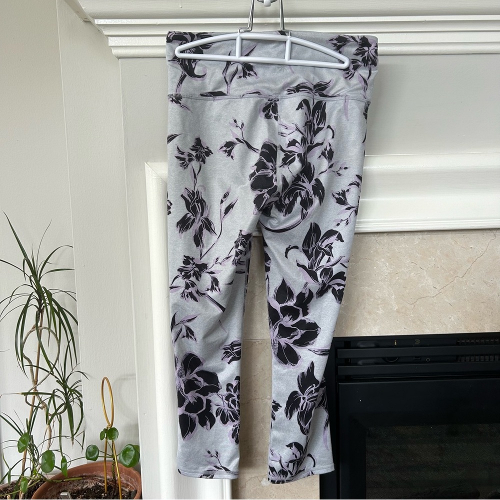 Athleta High Rise Magnolia Chaturanga Capri Leggings in Slate Grey Heather. - Picture 3 of 5